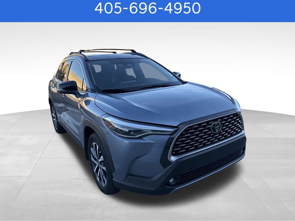 Used 2025 Toyota Corolla Cross XLE w/ Convenience Package image 3