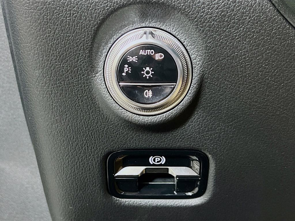 Used 2026 Mercedes-Benz C 300 4MATIC Sedan image 11