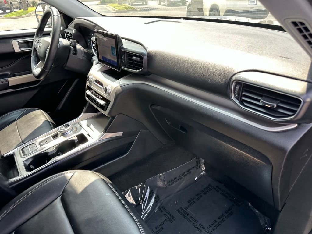 Certified 2022 Ford Explorer XLT w/ Equipment Group 202A RWD image 24