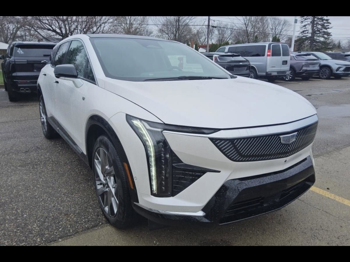 Certified 2025 Cadillac Optiq Luxury 2 w/ LPO, Floor Liner Package AWD/4WD image 2