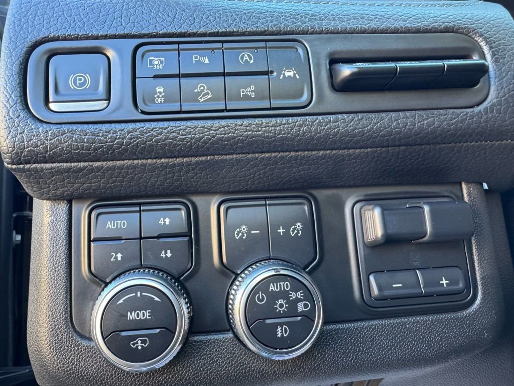 Used 2023 GMC Yukon Denali w/ Denali Reserve Package image 19