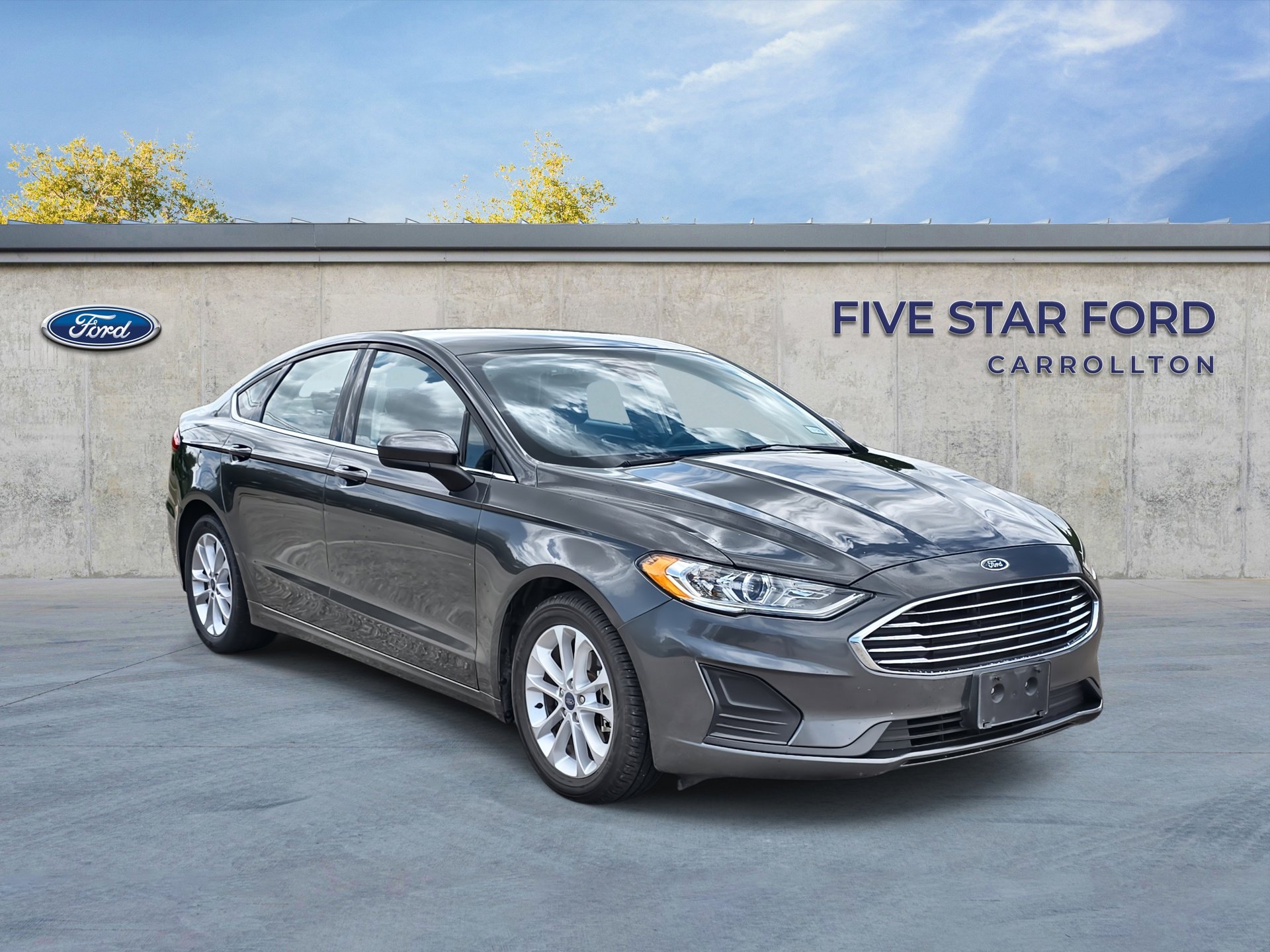 Used 2020 Ford Fusion SE image 1