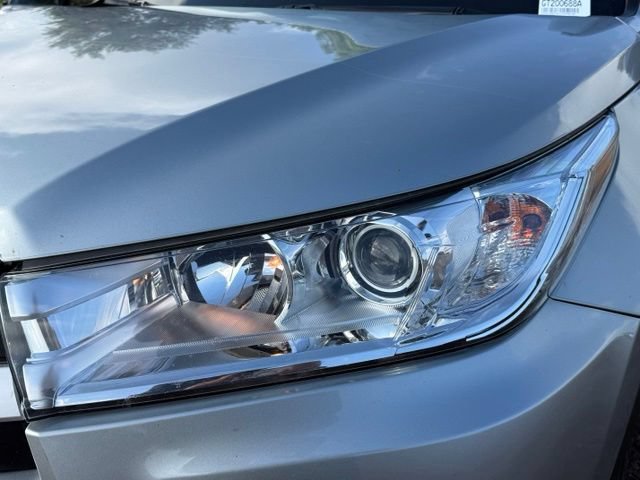 Used 2018 Toyota Highlander XLE AWD/4WD image 10