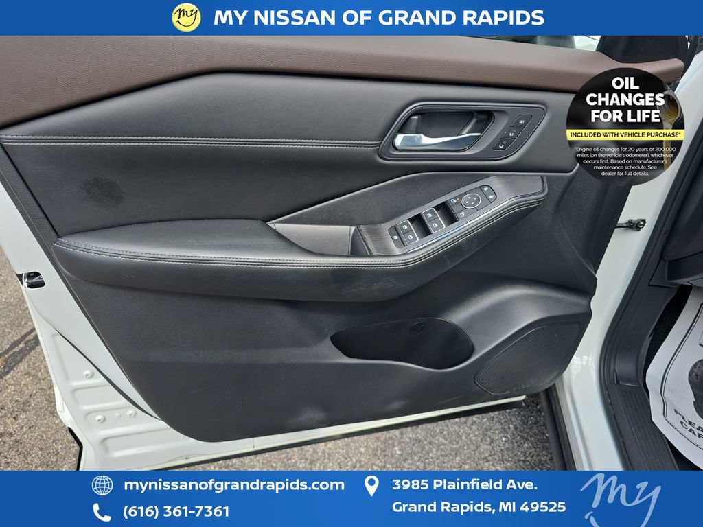 Used 2023 Nissan Rogue SL AWD/4WD image 11