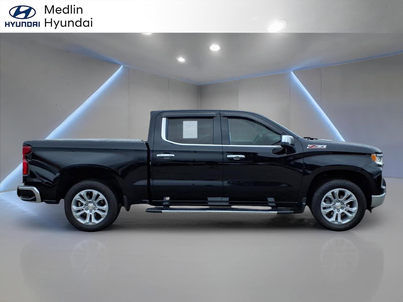 Used 2025 Chevrolet Silverado 1500 LTZ w/ Technology Package AWD/4WD image 2