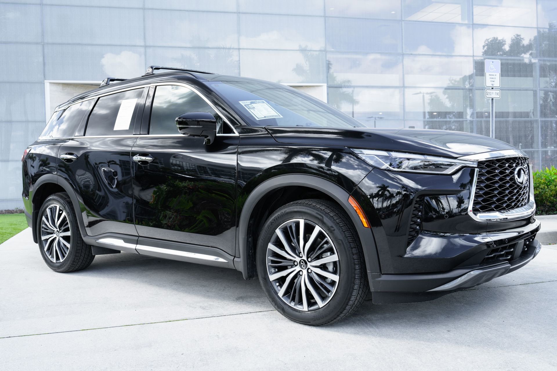 Used 2025 INFINITI QX60 Autograph w/ Cargo Package image 4