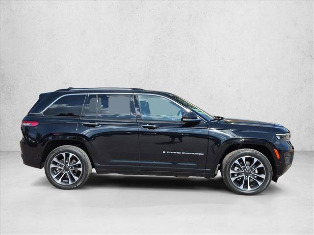 Used 2023 Jeep Grand Cherokee Overland w/ Luxury Tech Group IV AWD/4WD image 4