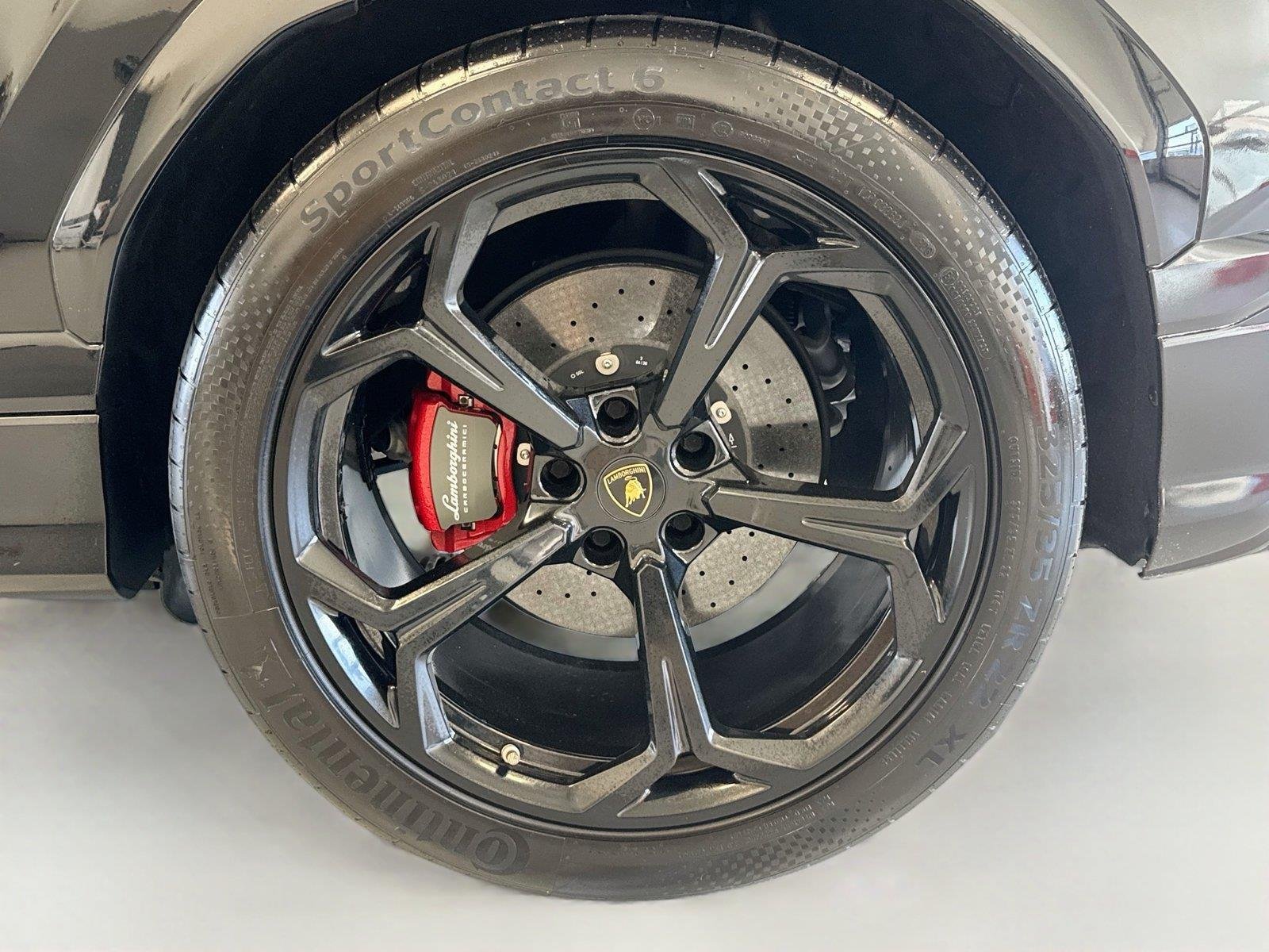 Used 2020 Lamborghini Urus AWD/4WD image 6