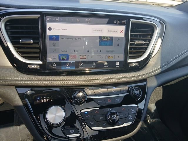 New 2026 Chrysler Pacifica Select FWD image 19