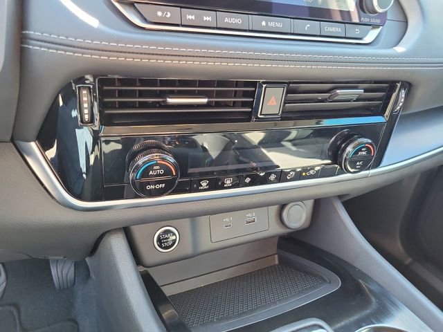 Used 2023 Nissan Rogue SV image 21