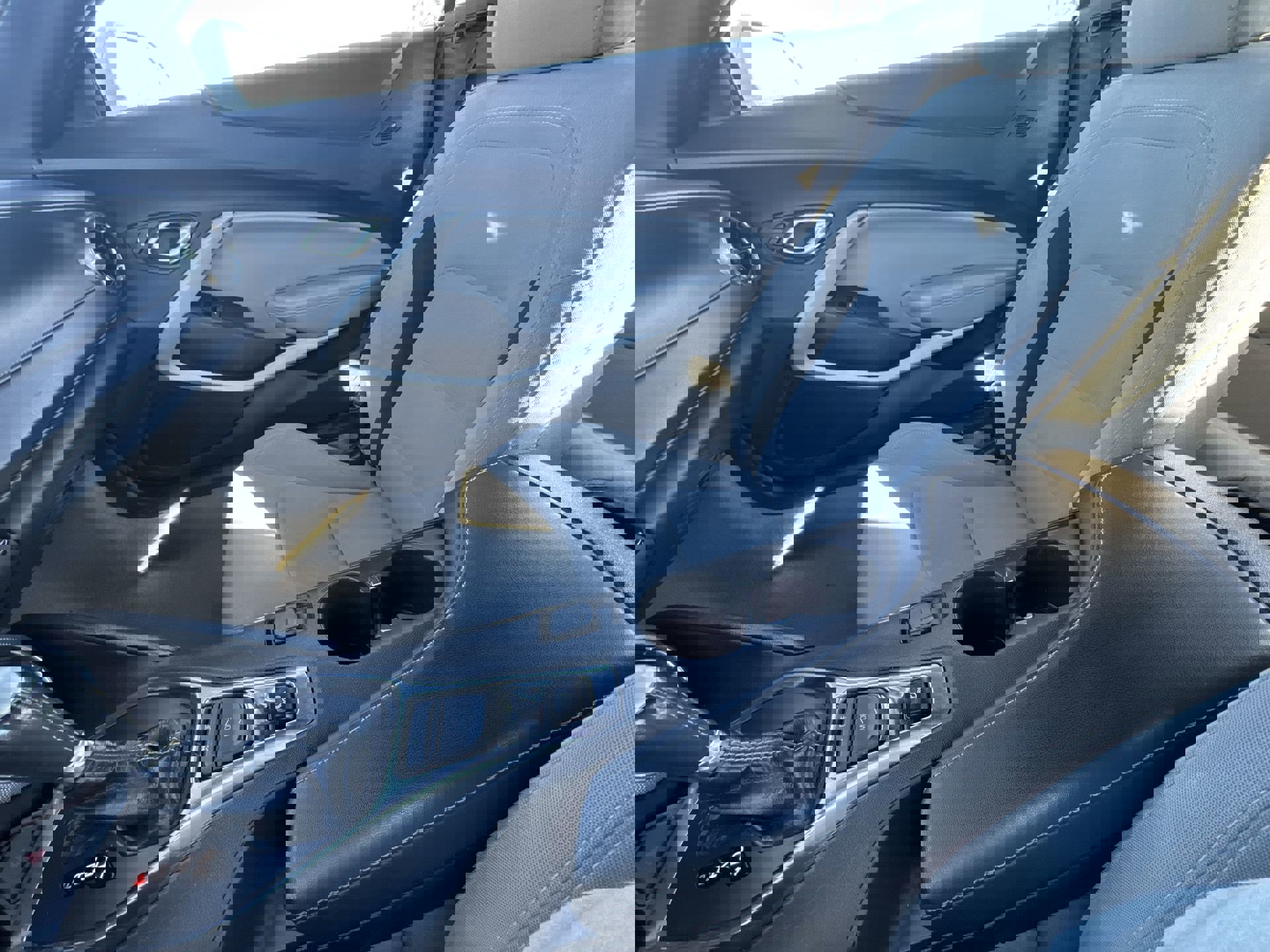 Used 2020 Chevrolet Camaro LT image 16