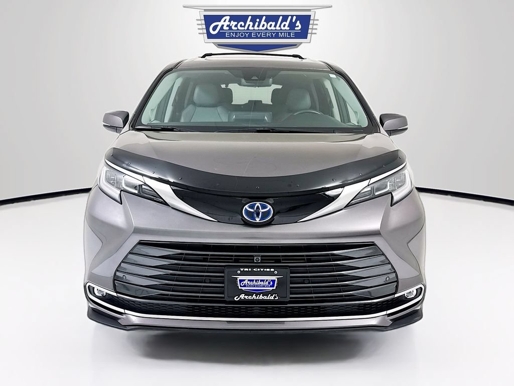 Used 2024 Toyota Sienna Limited AWD/4WD image 2
