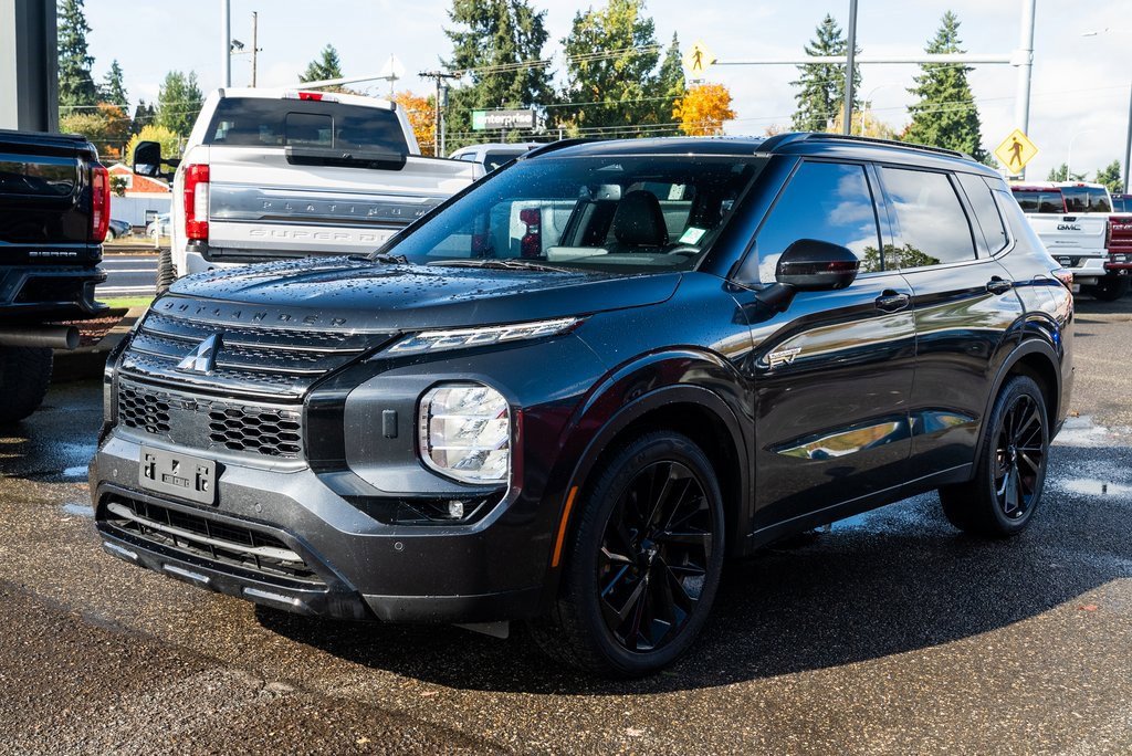 Used 2025 Mitsubishi Outlander SEL Black Edition image 3