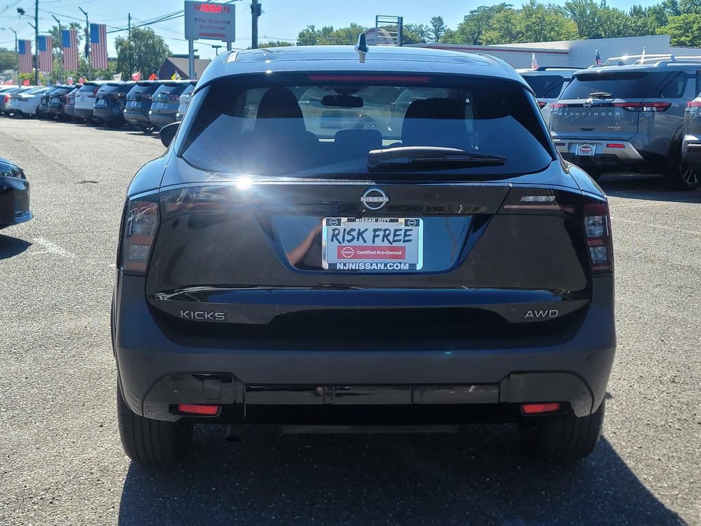 Used 2025 Nissan Kicks SV AWD/4WD image 7