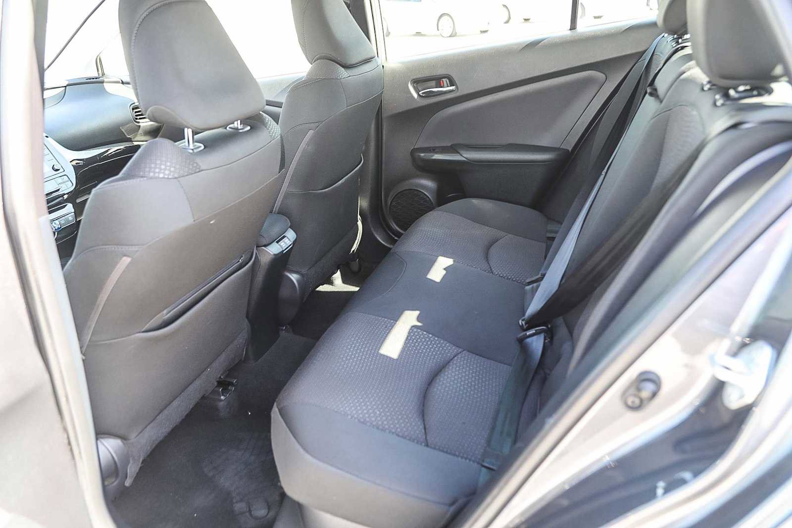 Used 2020 Toyota Prius LE image 18