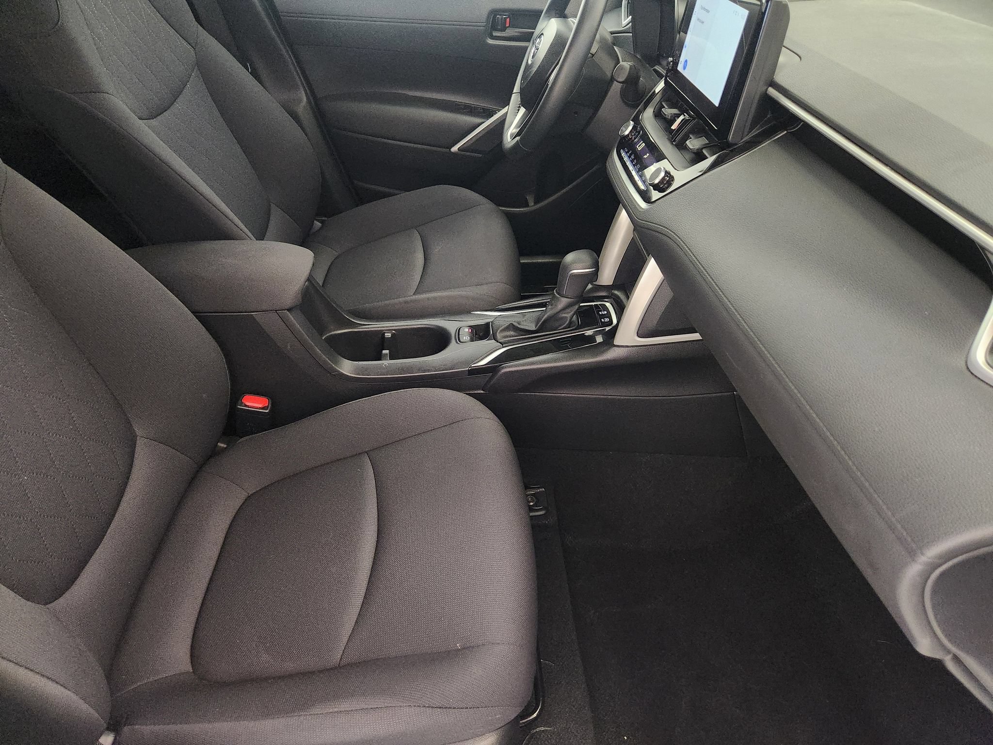 Used 2025 Toyota Corolla Cross LE FWD image 13