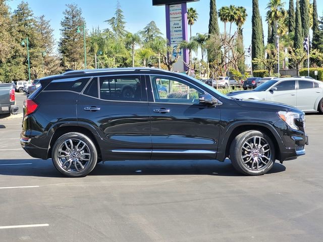 Used 2023 GMC Terrain Denali w/ Black Diamond Edition image 4