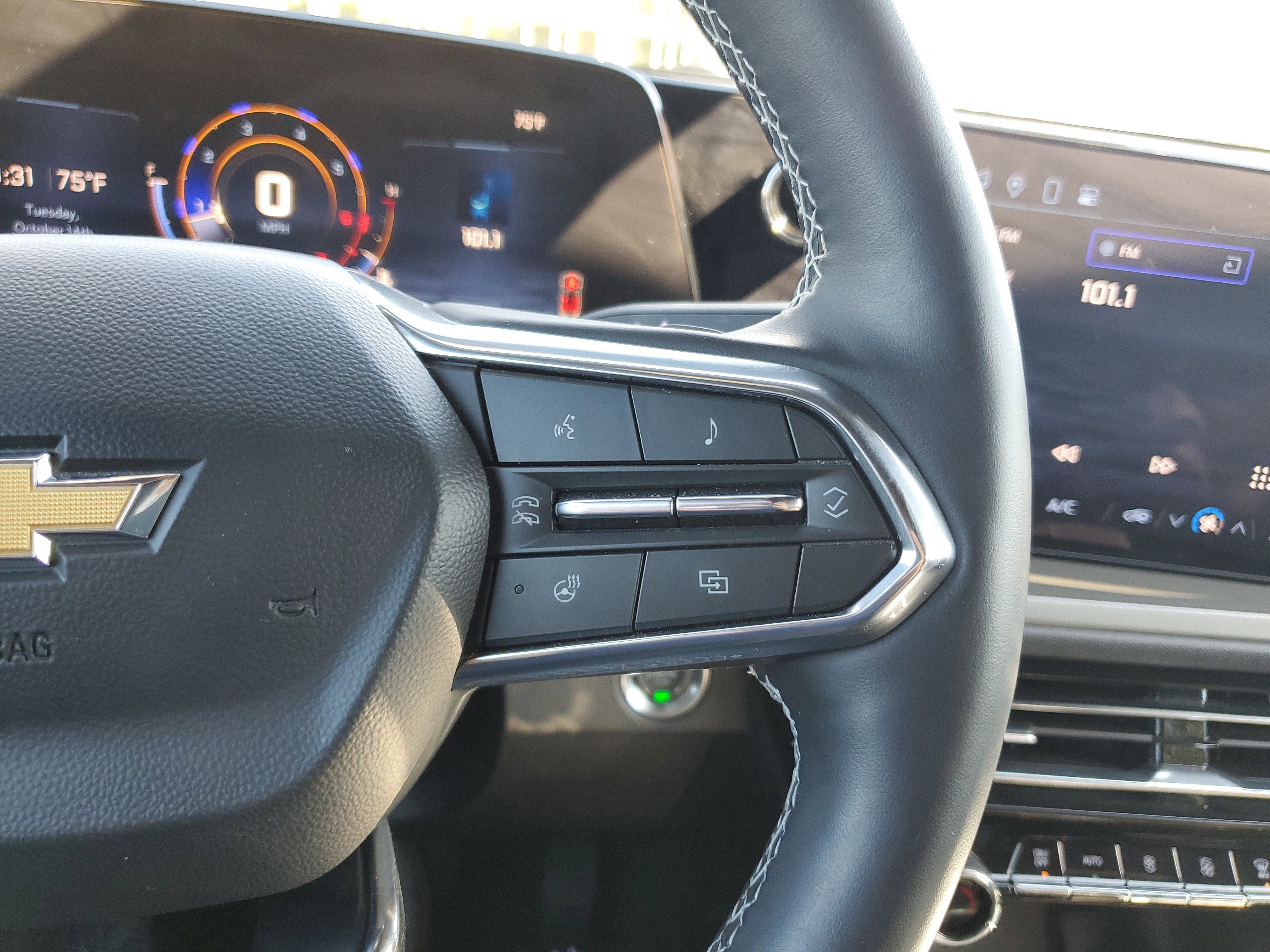 Used 2025 Chevrolet Traverse LT image 20