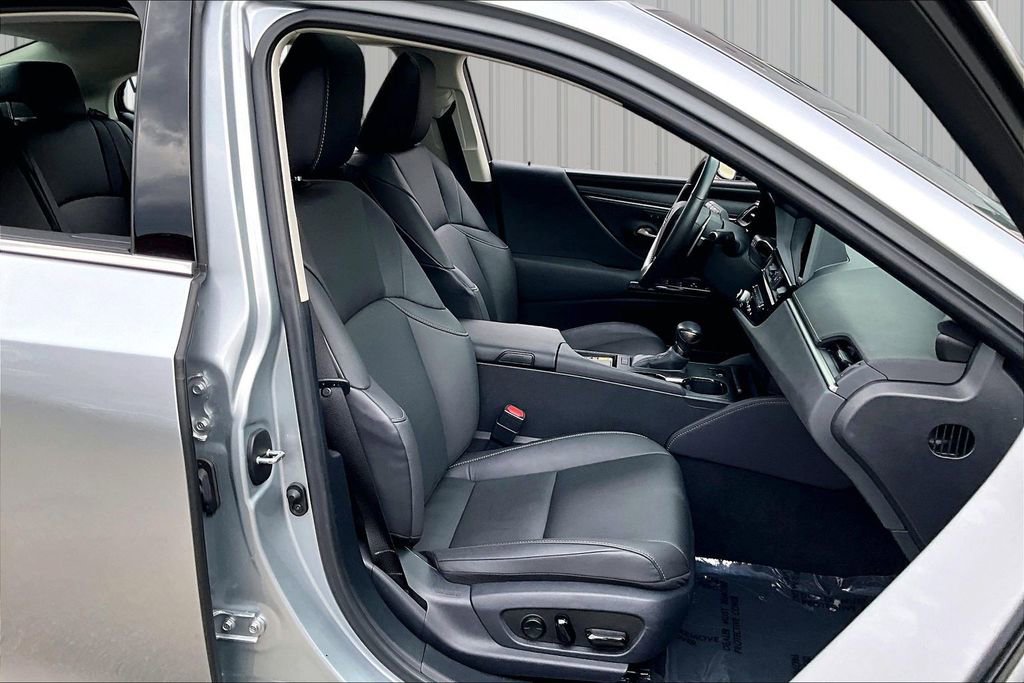 Used 2024 Lexus ES 350 w/ Premium Package image 29