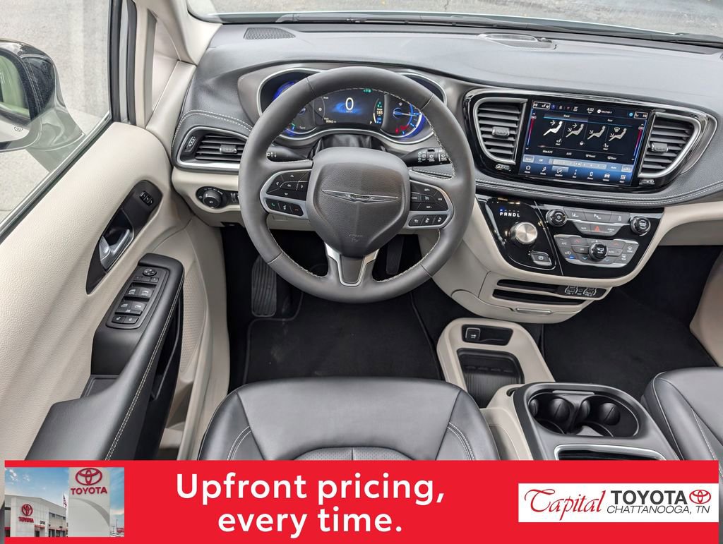 Used 2024 Chrysler Pacifica Select image 14