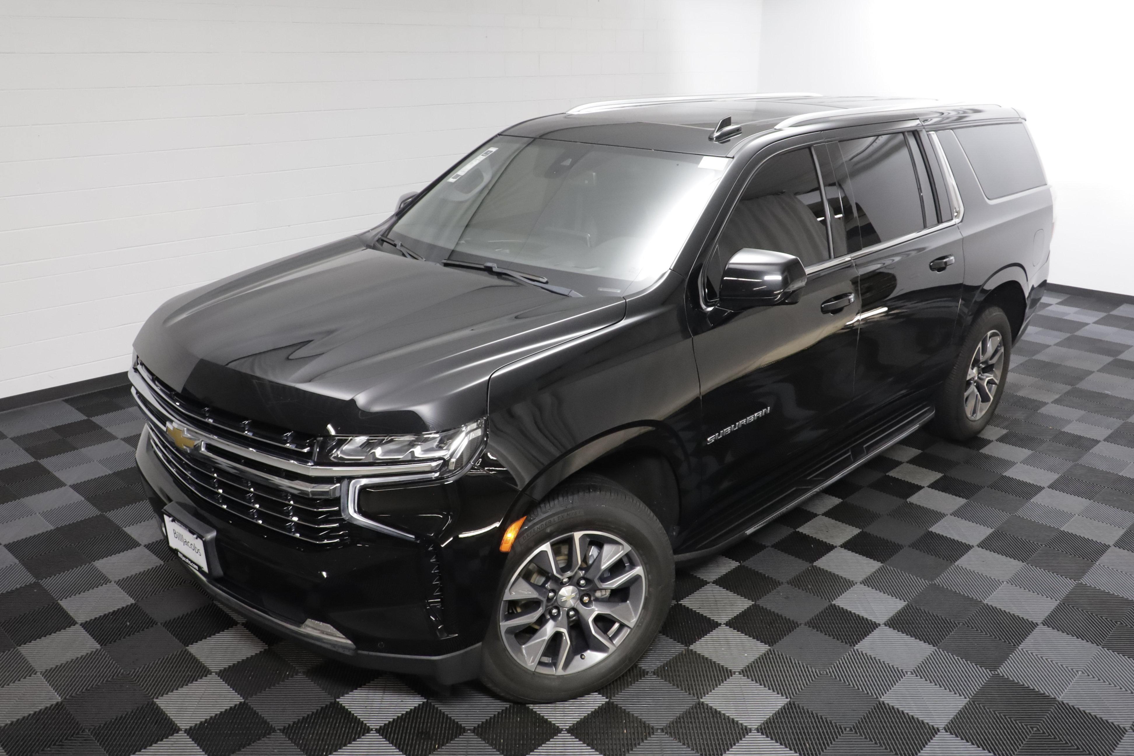 Used 2022 Chevrolet Suburban LT w/ LT Signature Plus Package AWD/4WD image 2