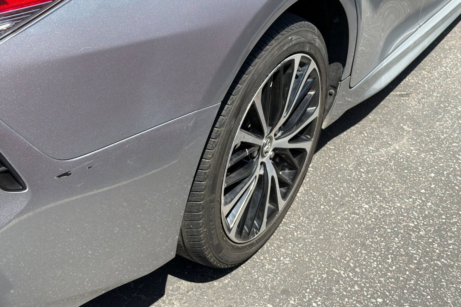 Used 2019 Toyota Camry SE FWD image 4