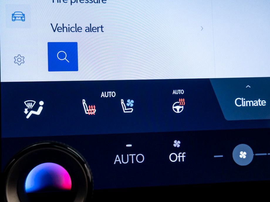 Used 2025 Lexus GX 550 w/ Cold Area Package image 26