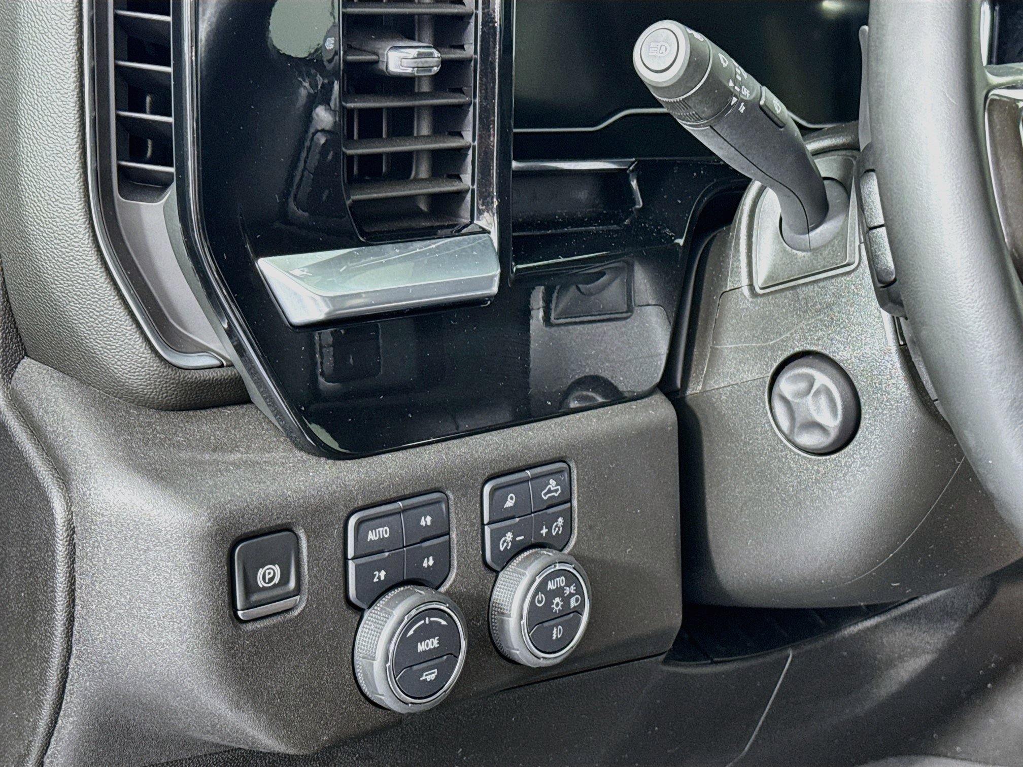 Used 2024 Chevrolet Silverado 1500 High Country w/ Z71 Off-Road Package AWD/4WD image 10