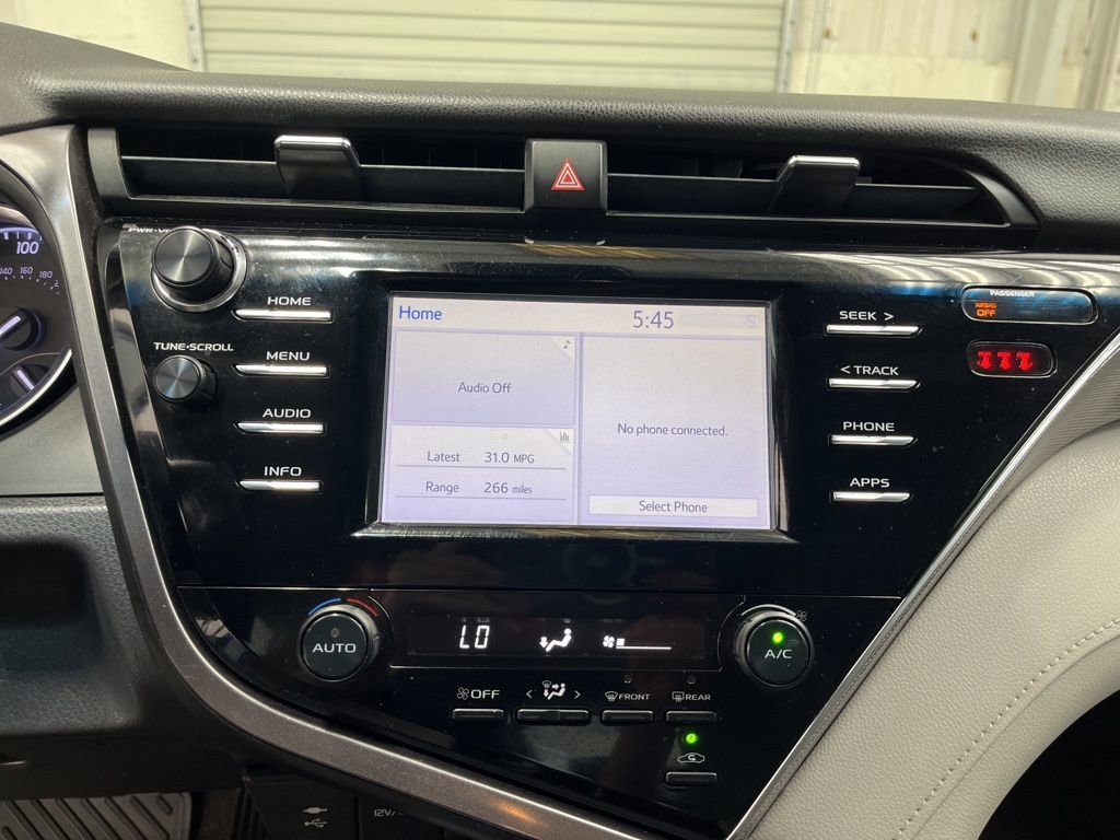 Used 2018 Toyota Camry SE image 15