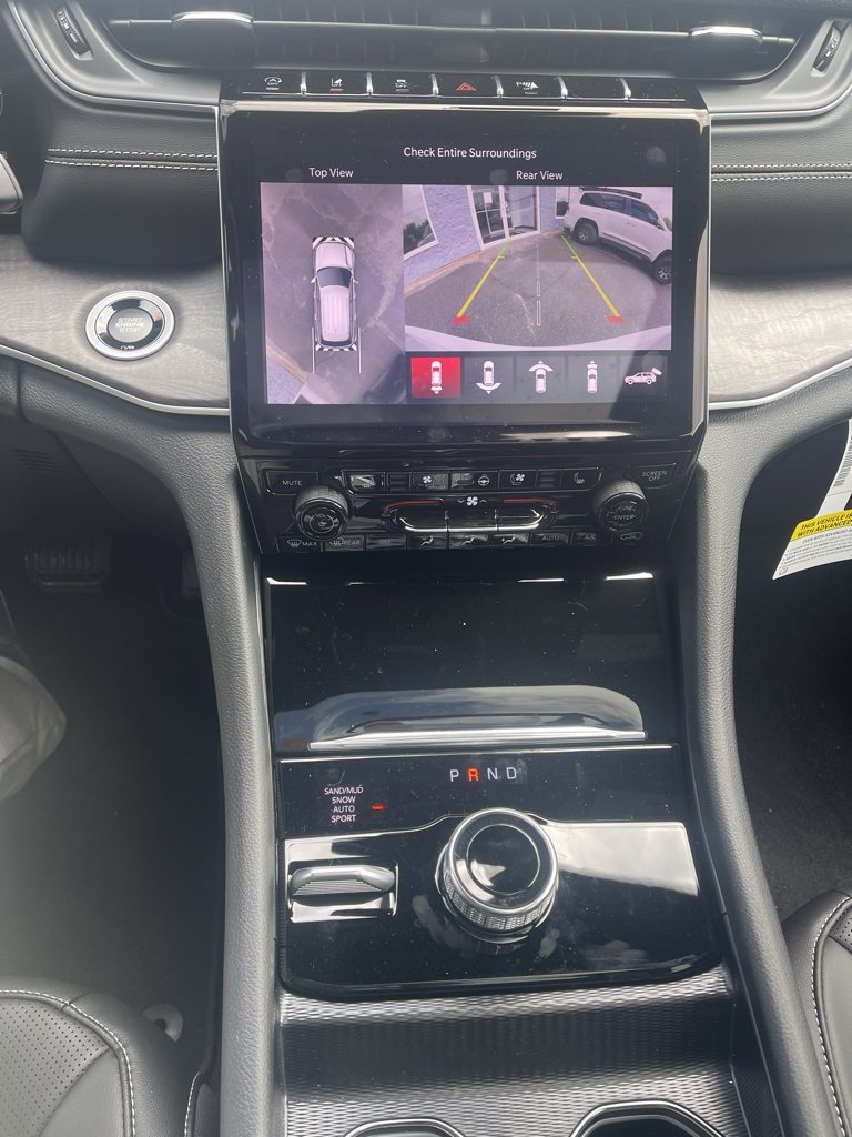 New 2025 Jeep Grand Cherokee Limited image 16