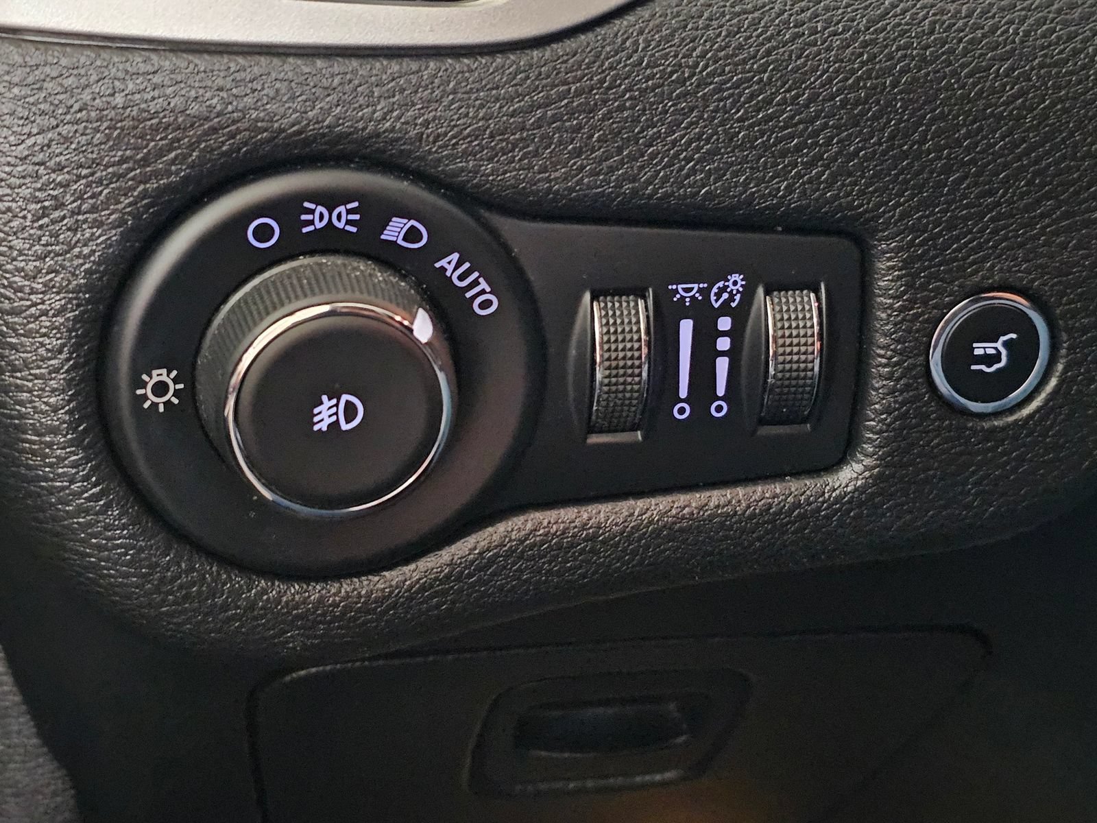 Used 2017 Jeep Cherokee Trailhawk AWD/4WD image 19