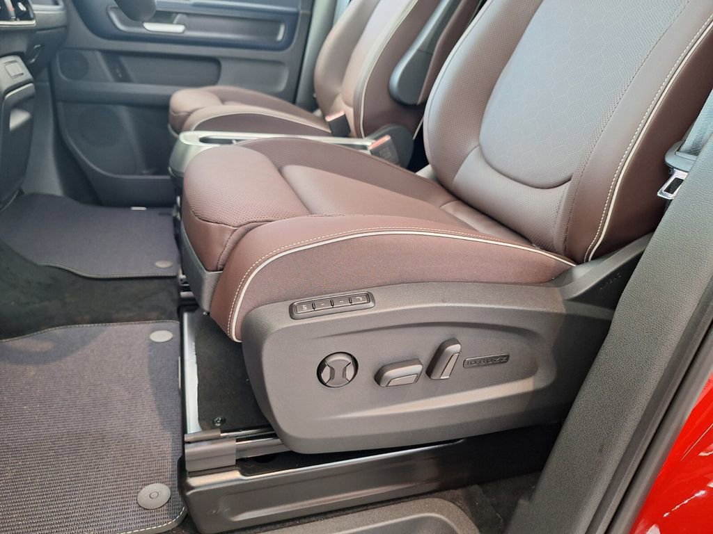 New 2025 Volkswagen ID. Buzz Pro S Plus image 10