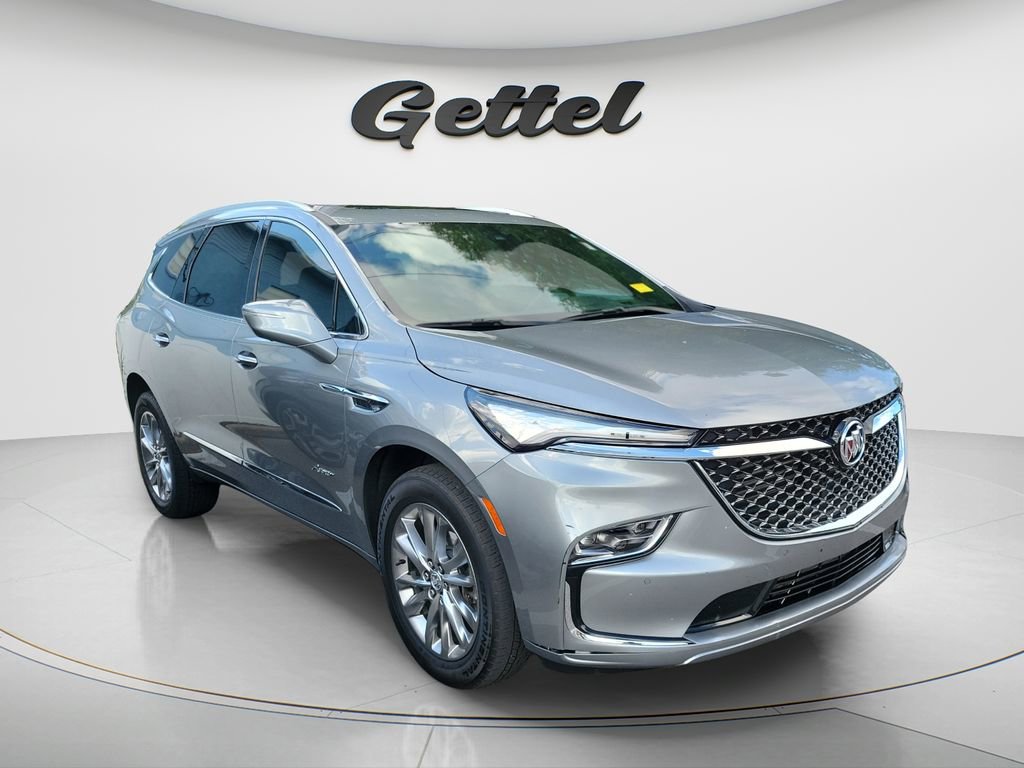 Used 2023 Buick Enclave Avenir w/ Avenir Technology Package FWD image 4