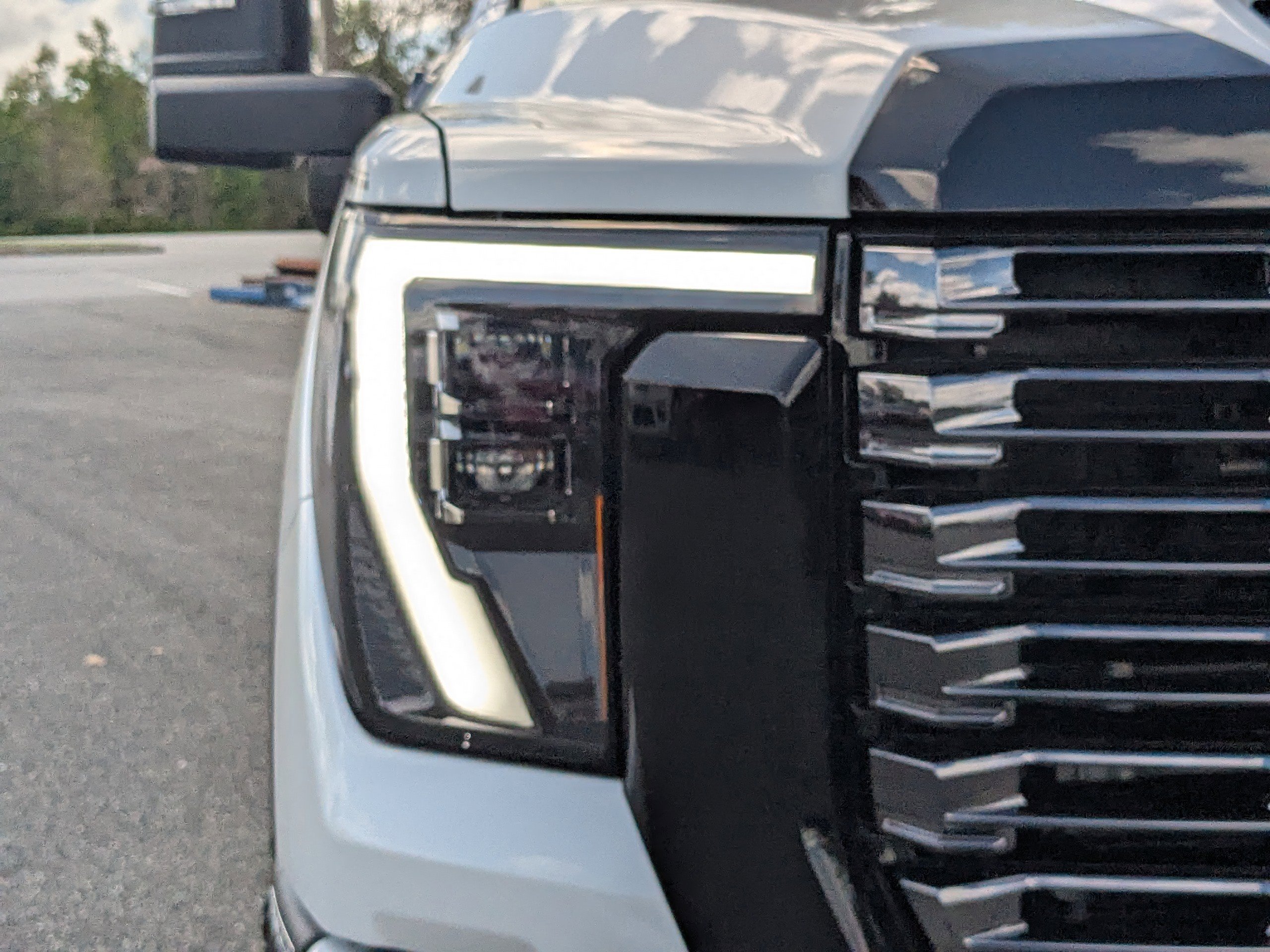 Used 2025 GMC Sierra 2500 Denali Ultimate image 9