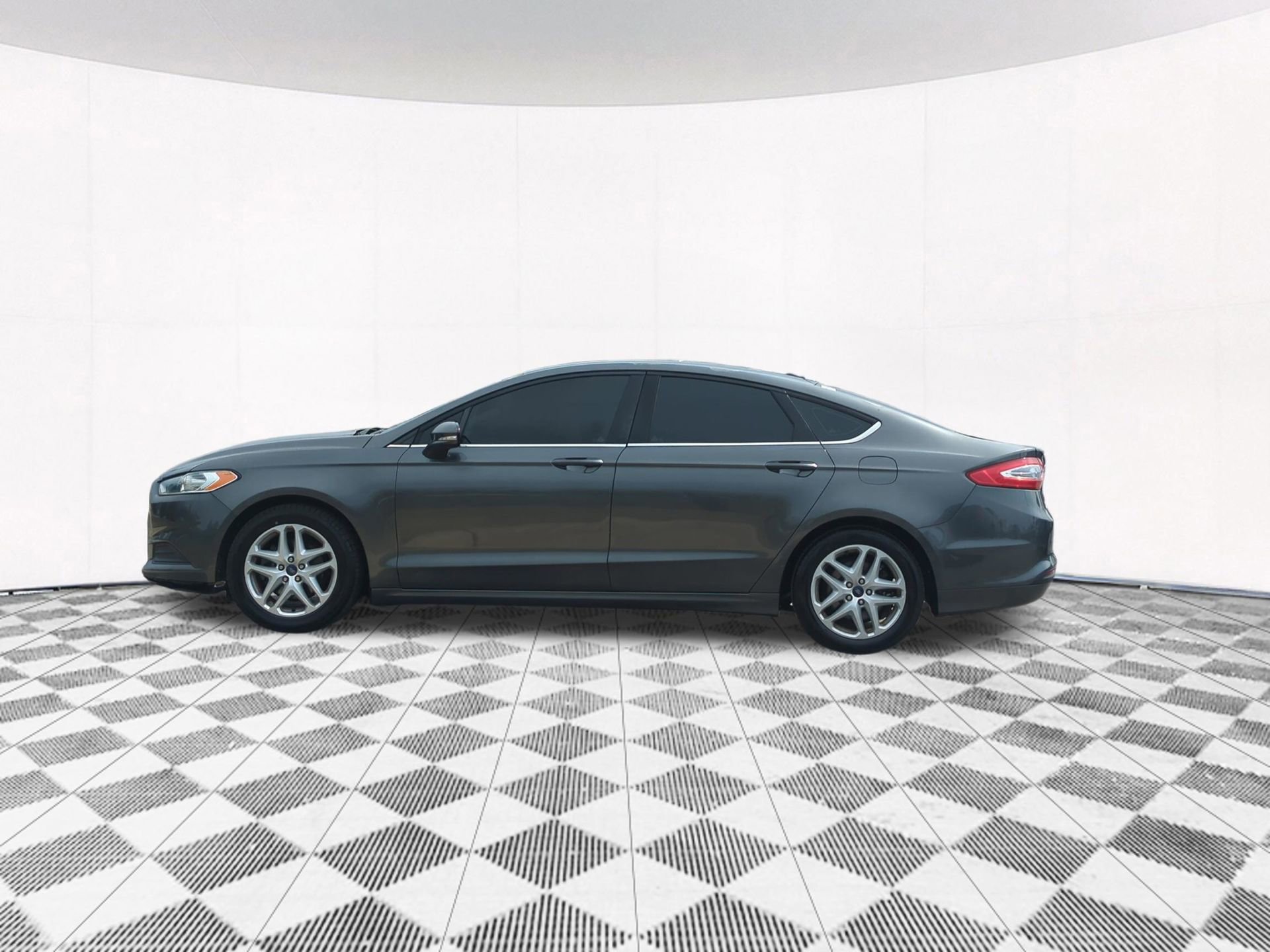 Used 2015 Ford Fusion SE image 5