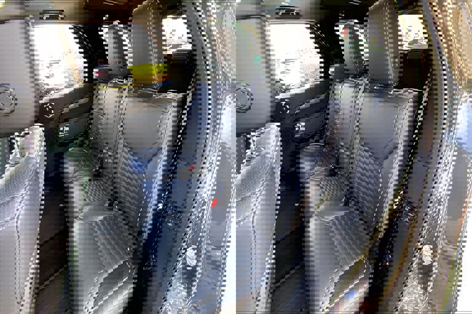 Used 2023 Land Rover Discovery Metropolitan Edition image 19