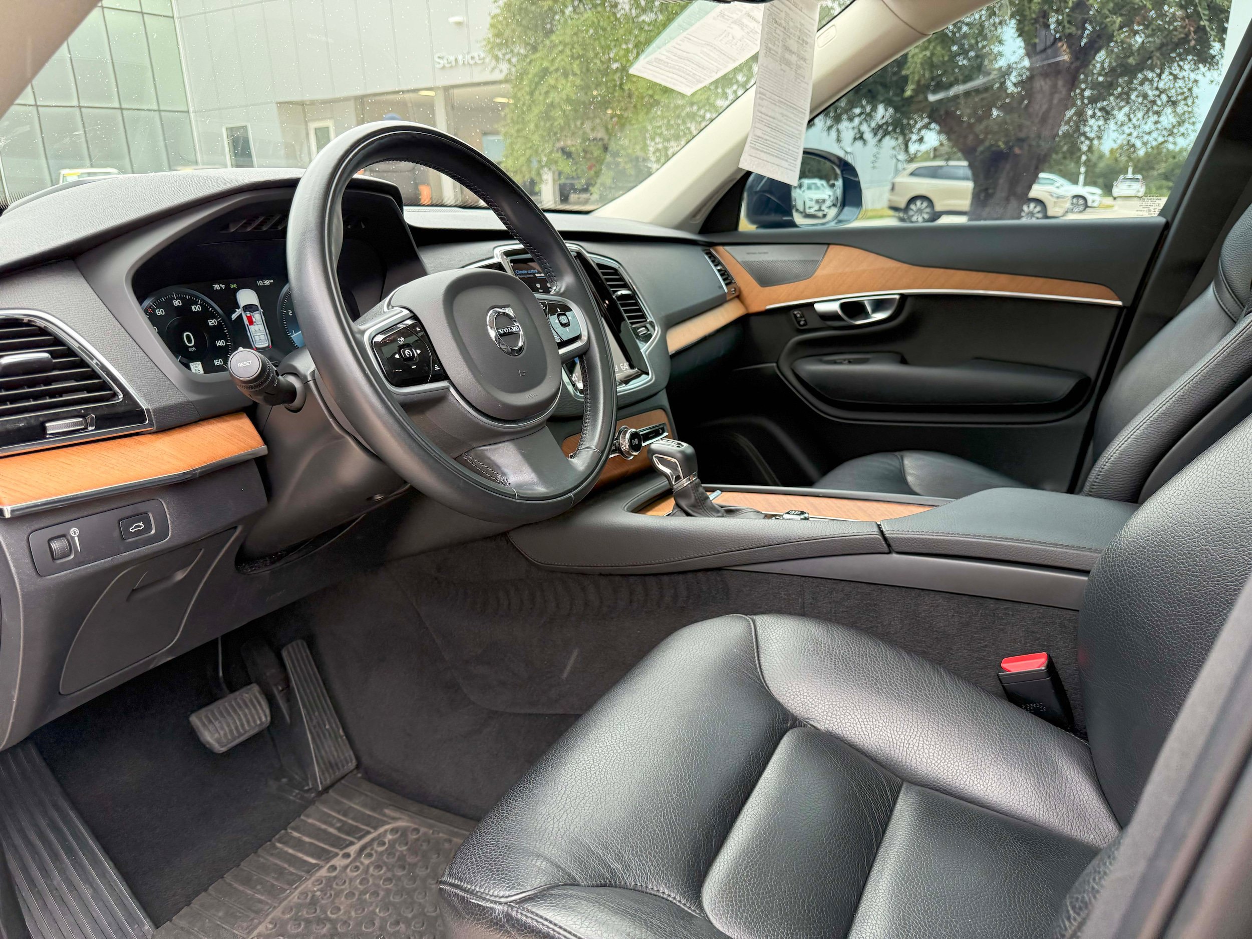 Used 2022 Volvo XC90 T6 Momentum image 11