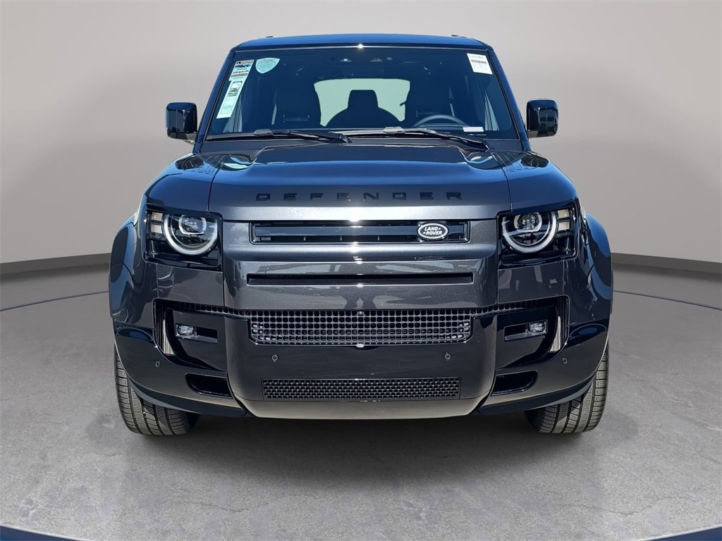 New 2026 Land Rover Defender 130 X-Dynamic SE image 2