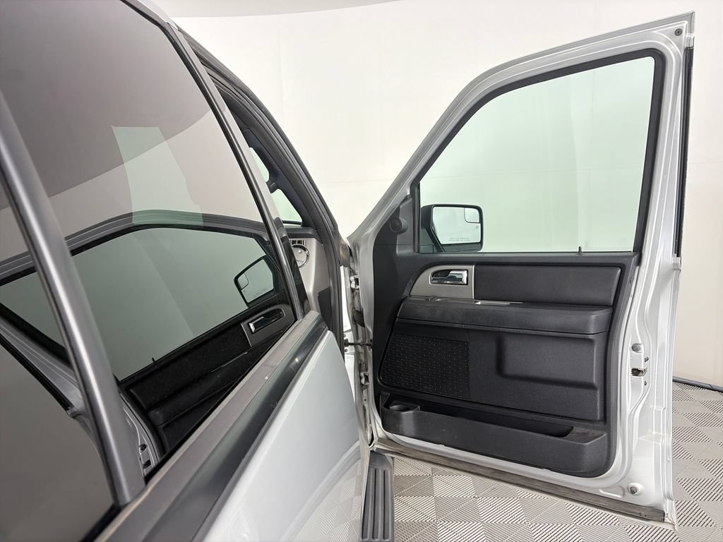 Used 2017 Ford Expedition XLT AWD/4WD image 30