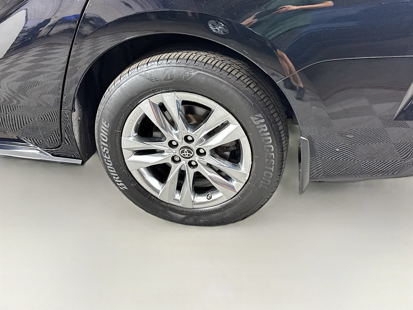 Certified 2022 Toyota Sienna XLE Woodland Edition AWD/4WD image 27