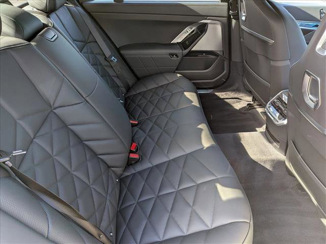 Used 2025 BMW 740i RWD image 21