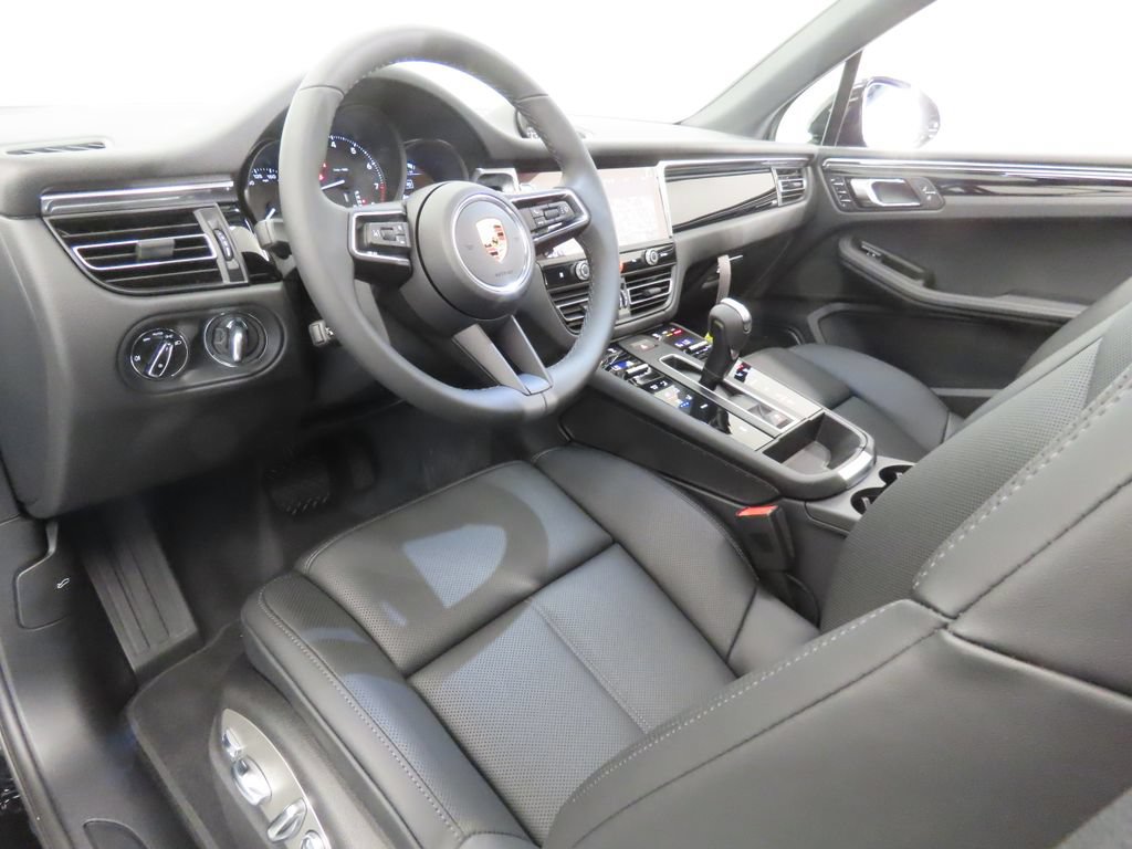 New 2026 Porsche Macan AWD/4WD image 4