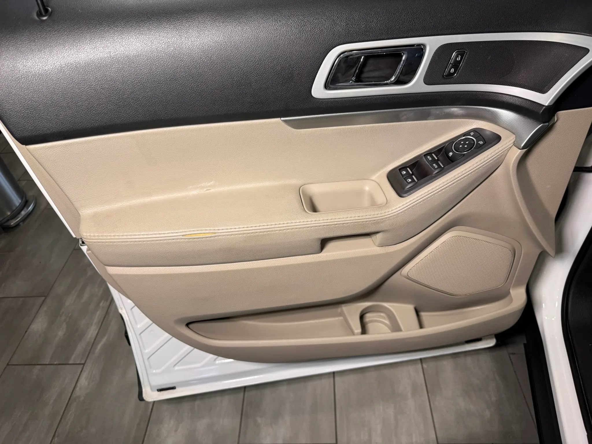 Used 2014 Ford Explorer XLT w/ Equipment Group 202A FWD image 20