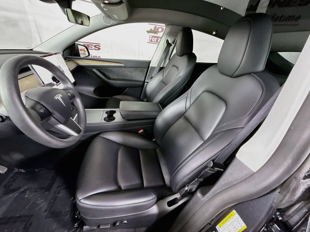 Used 2024 Tesla Model Y Long Range AWD/4WD image 24