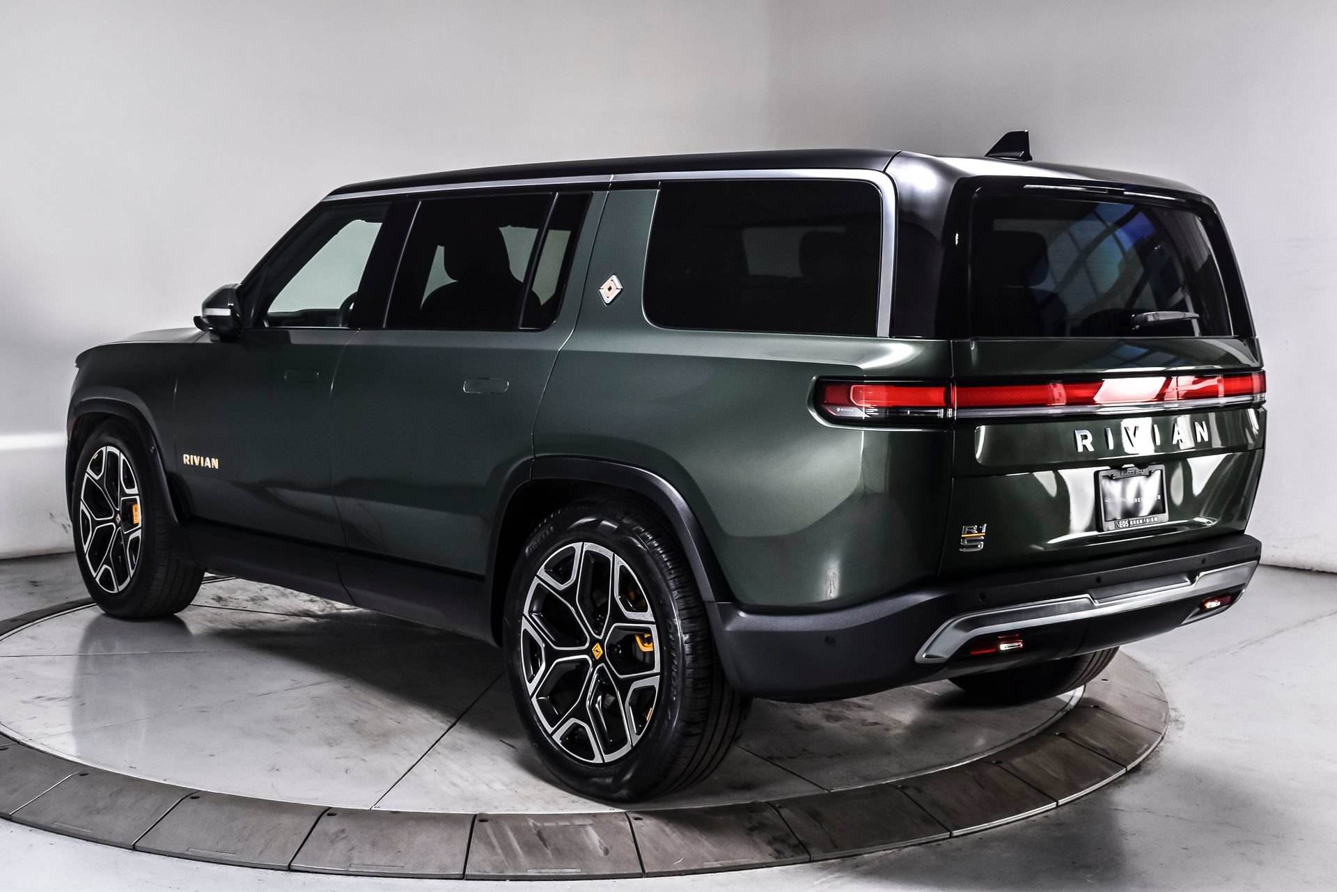 Used 2024 Rivian R1S Adventure AWD/4WD image 6