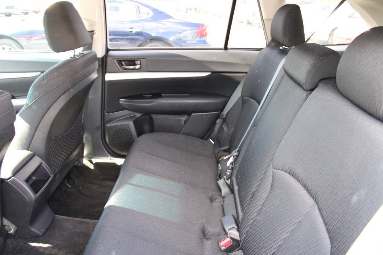 Used 2011 Subaru Outback 2.5i Premium w/ All-Weather Pkg AWD/4WD image 18
