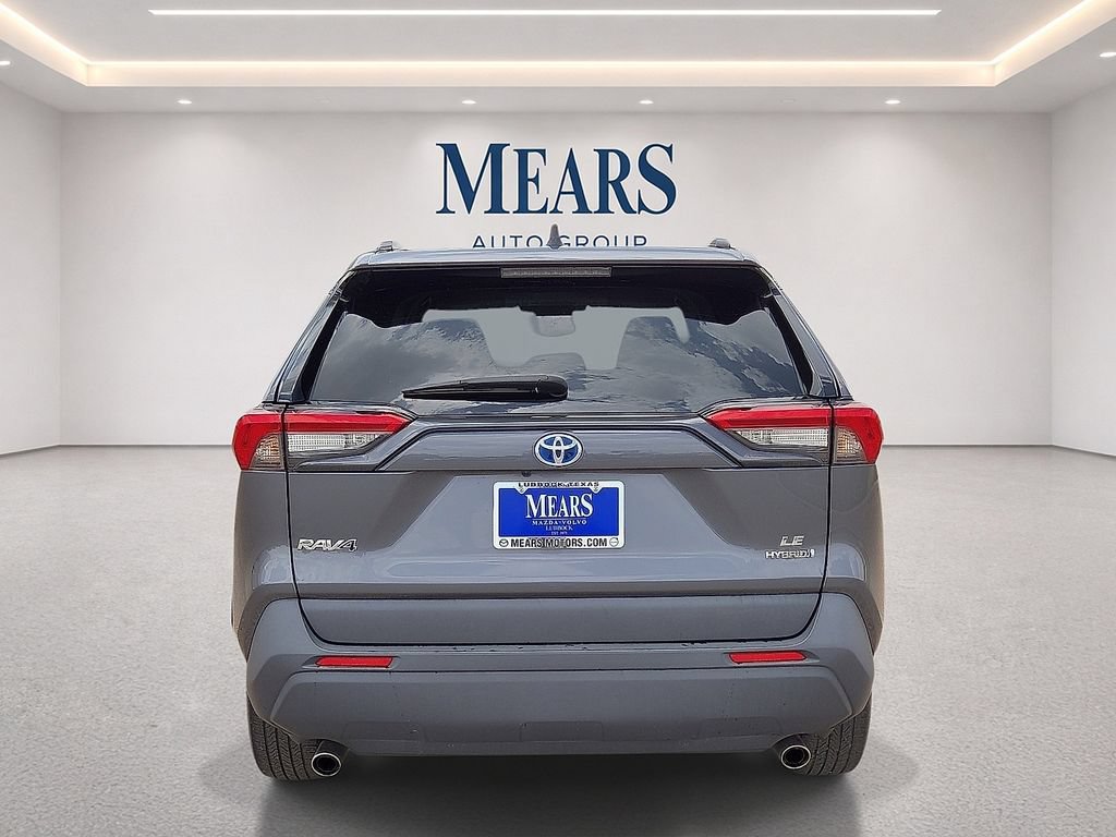 Used 2022 Toyota RAV4 LE AWD/4WD image 4