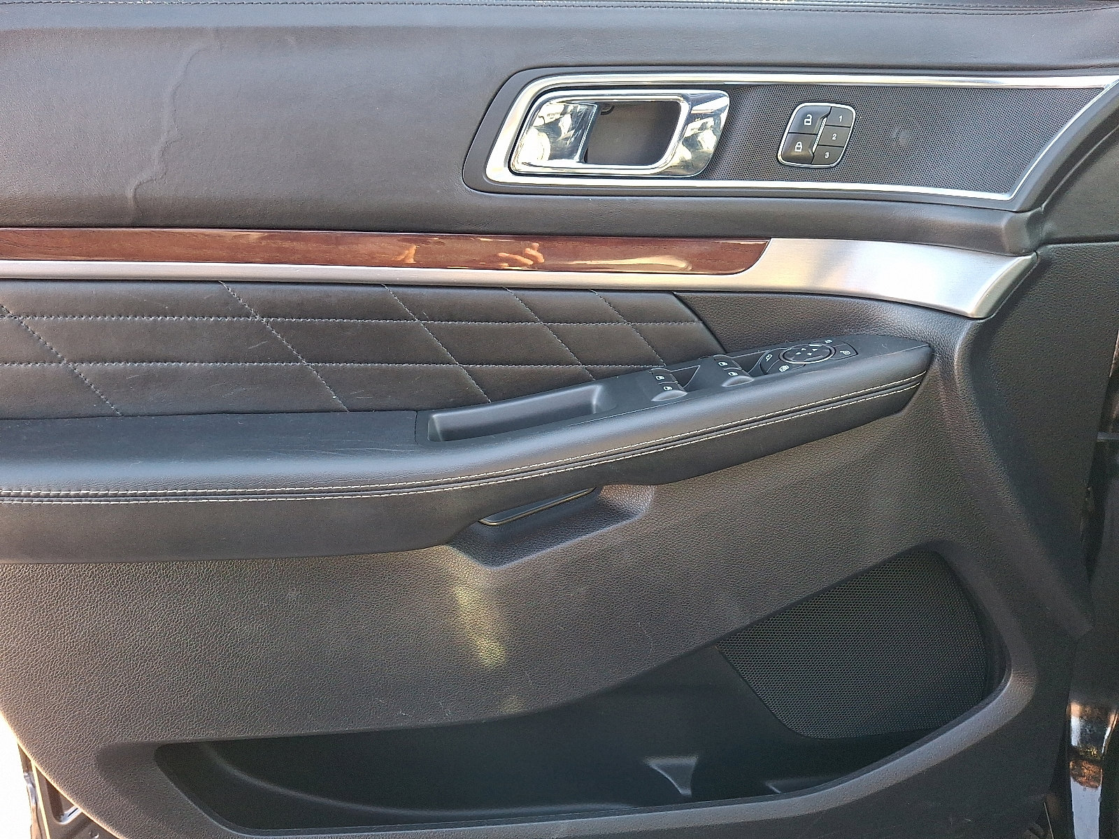 Certified 2018 Ford Explorer Platinum image 12