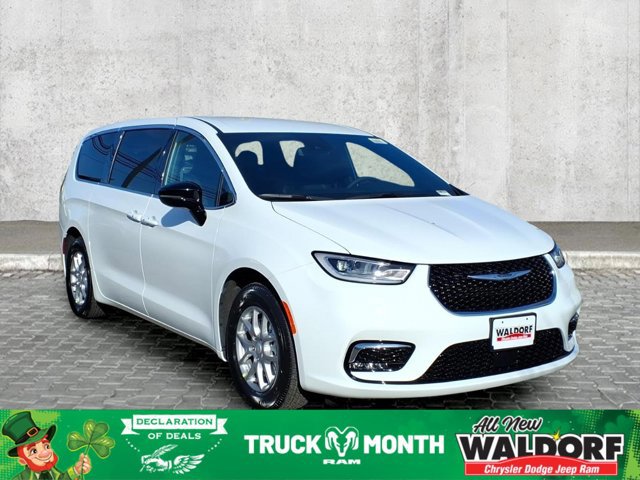 New 2026 Chrysler Pacifica Select