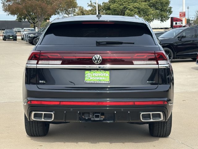 Used 2024 Volkswagen Atlas Cross Sport SEL R-Line AWD/4WD image 4